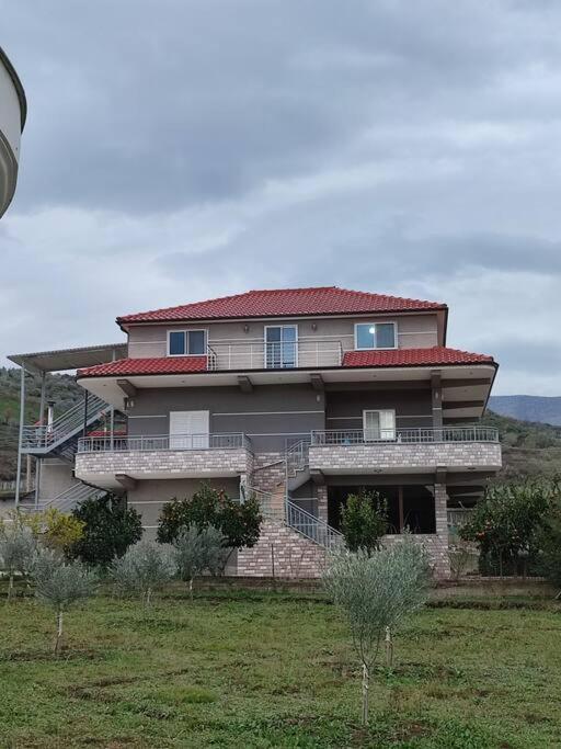 Guest House Ilir Berat Eksteriør billede